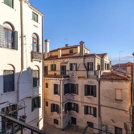 San Polo With Balcony Appartement *