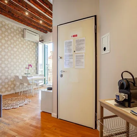 San Polo With Balcony Velence